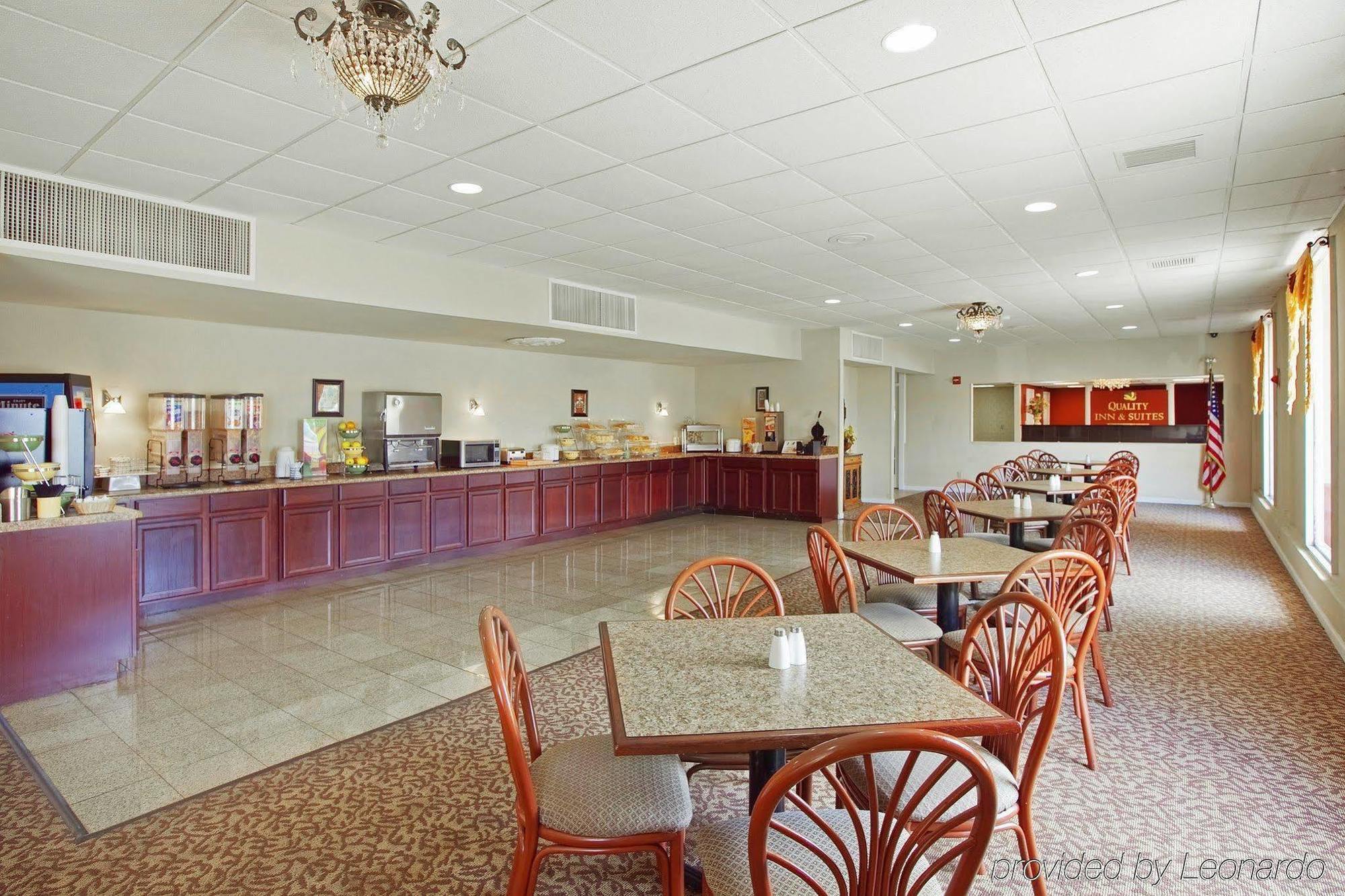 Baymont By Wyndham Walterboro Hotel Restaurant photo