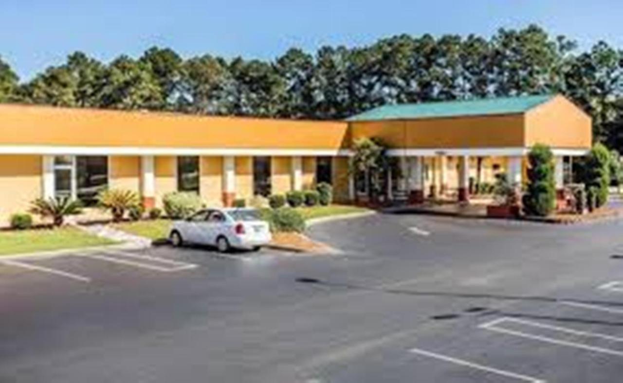 Baymont By Wyndham Walterboro Hotel Exterior photo